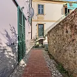 Luca Via Gavazzo 18 * ボナッソーラ