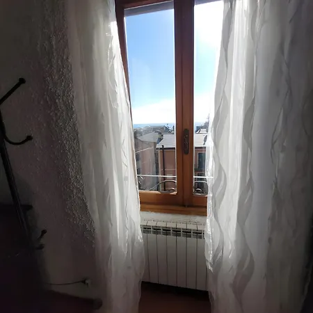 Luca Via Gavazzo 18 * Bonassola