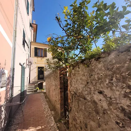Apartment Luca Via Gavazzo 18 *
