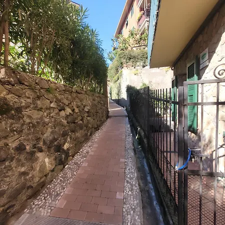 Apartment Luca Via Gavazzo 18