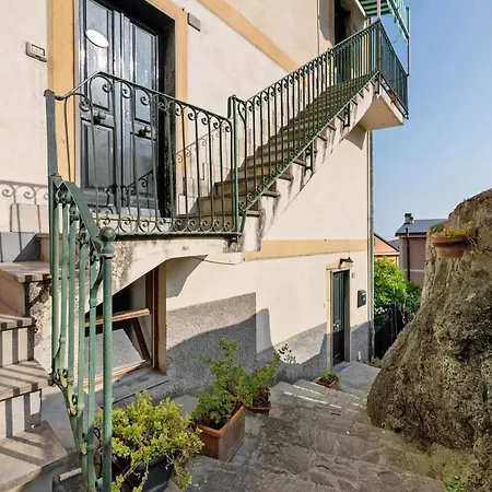Apartment Luca Via Gavazzo 18