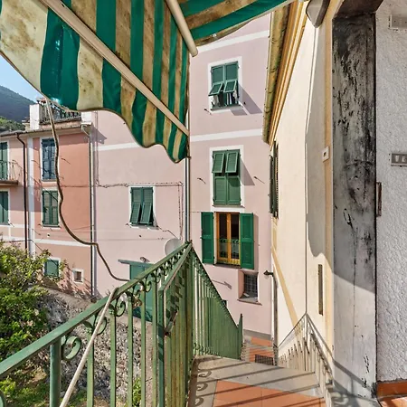 Apartment Luca Via Gavazzo 18 *